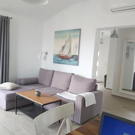 Mondo Apartman Vir